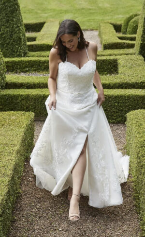 ROMANTICA OF DEVON- SIENNA ROSE